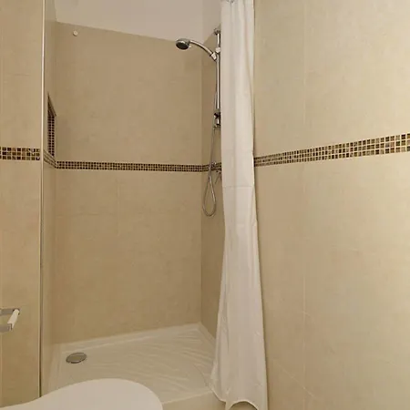 Rialto Deluxe Hotel *